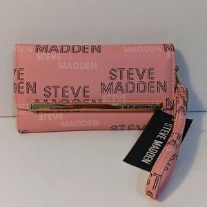 Steve Madden Large Logo Bar Trifold Wallet
